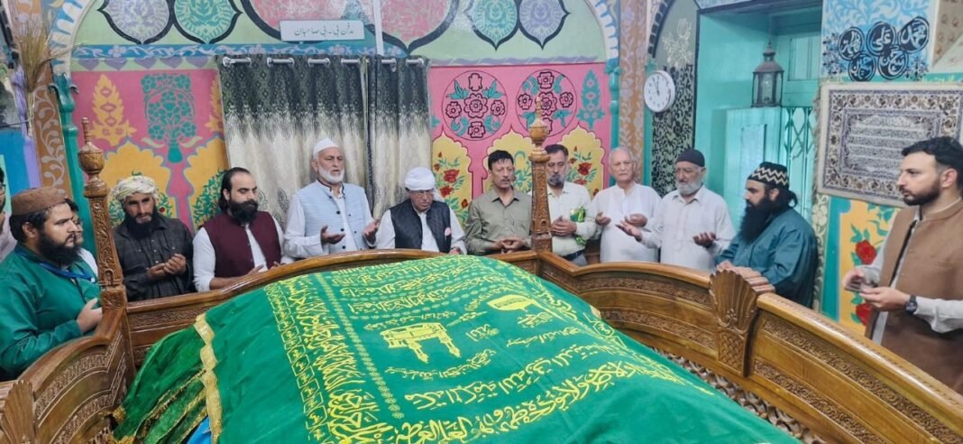 Karra pays obeisance at Kishtwar shrines, rallies Congress workers for organizational strengthening