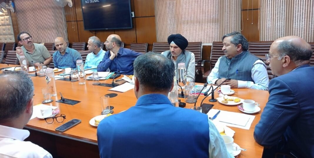 Advisor to CM meets KCCI delegation