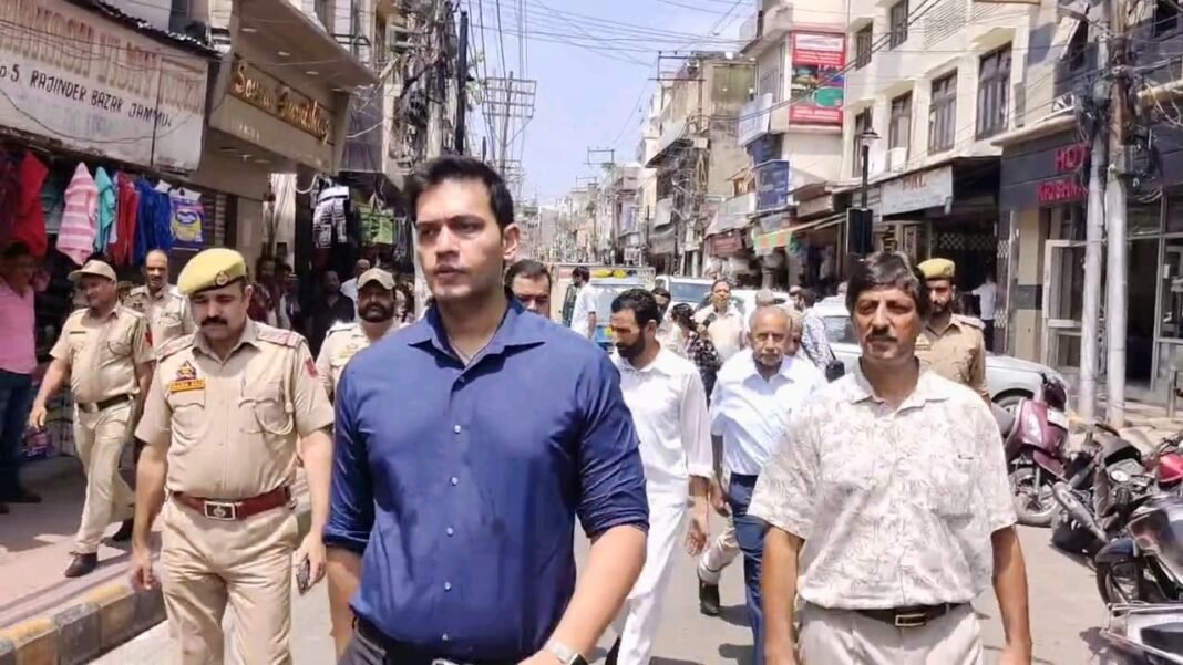 DC Jammu visits Rajinder Bazaar; attends to market demands