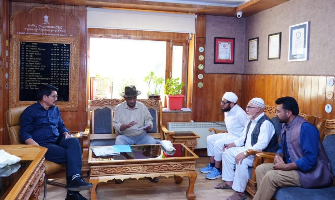 Executive Members of Muslim Religious Community call on CEC Leh