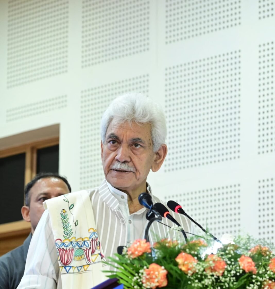 Lieutenant Governor felicitates the Winners of Centre for Innovations in Public Systems Awards in Srinagar