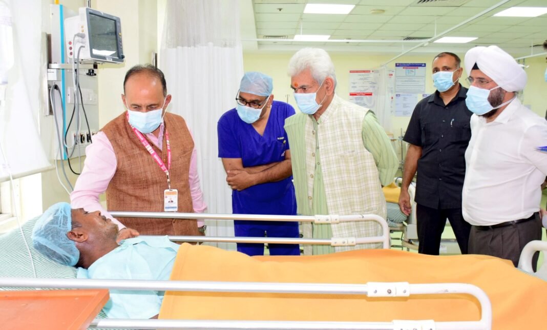 Lieutenant Governor visits SMVD Narayana Superspeciality Hospital, Katra to enquire about the health of devotees injured in landslide at Shri Mata Vaishno Devi Shrine