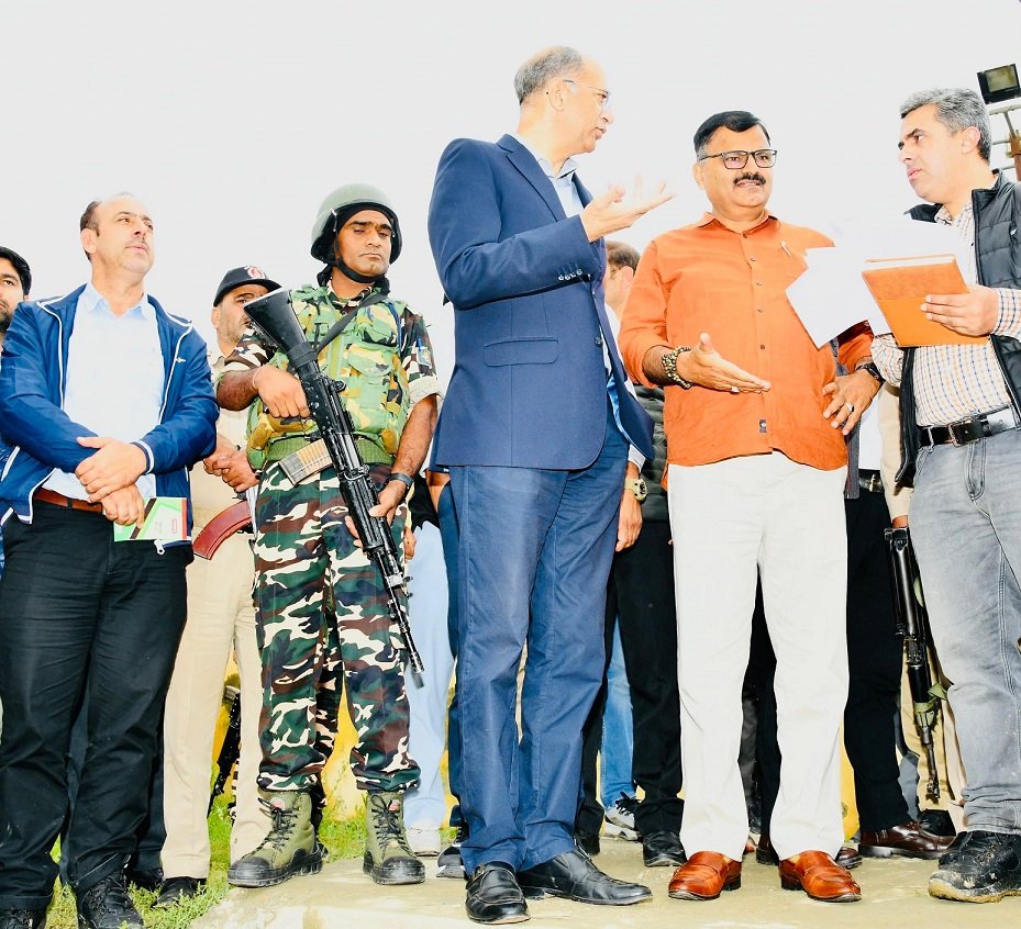 Javed Rana reviews flood preparedness; instructs officers to remain on high alert