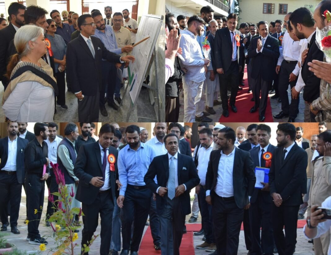 Chief Justice visits Bandipora, reviews functioning of District Court