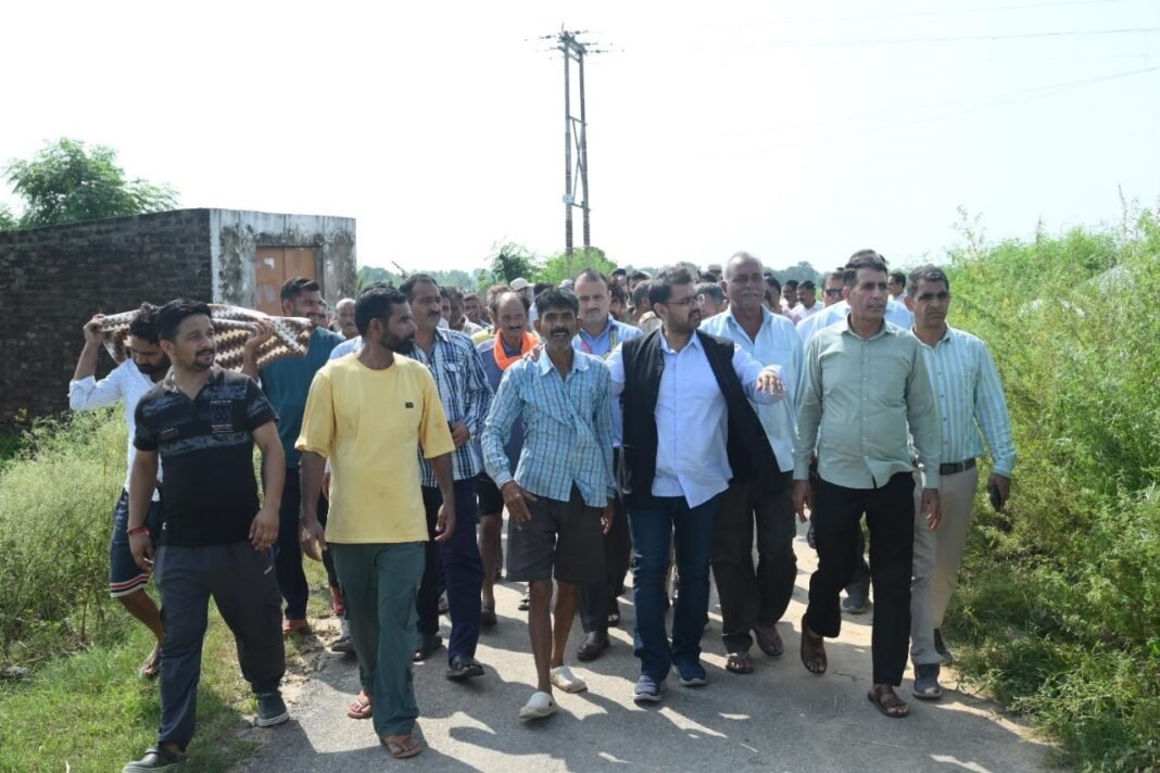 Satish Sharma visits flood-hit areas of Khour sub-division