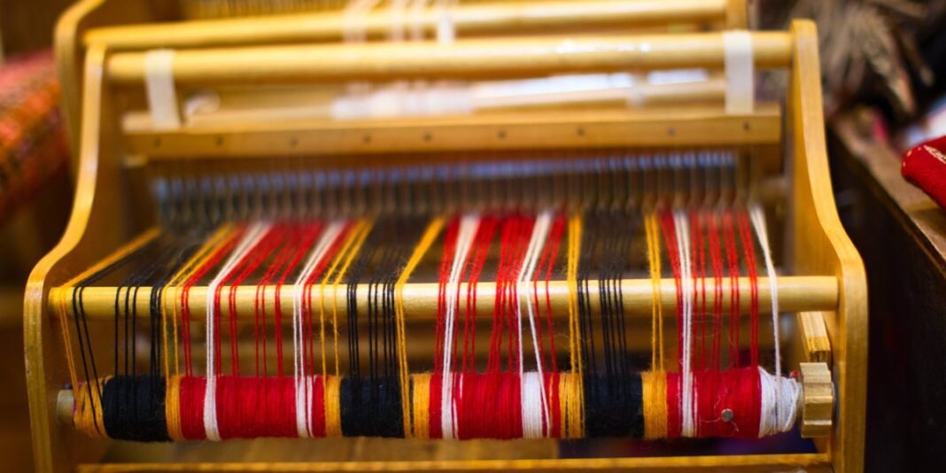 Kashmir Celebrates 11th National Handloom Day with a Call to Preserve Heritage, Promote Authenticity