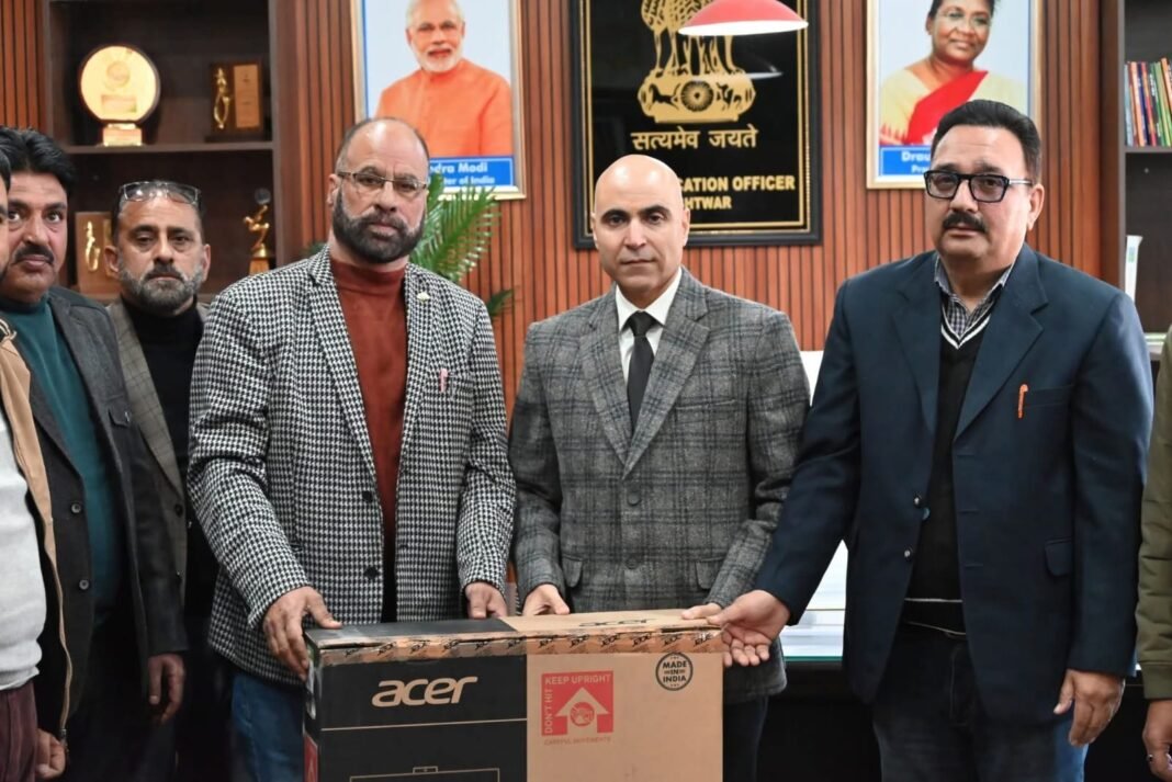 DC Kishtwar Hands Over 91 PCs to School Education Department Under CSR Initiative of Rattle HE Project