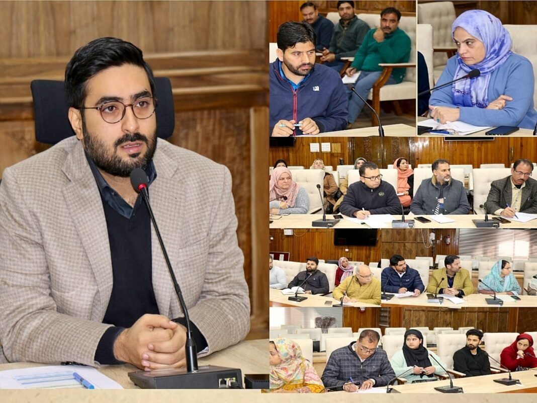 DC Srinagar reviews functioning of Kissan Khidmat Ghars established under HADP