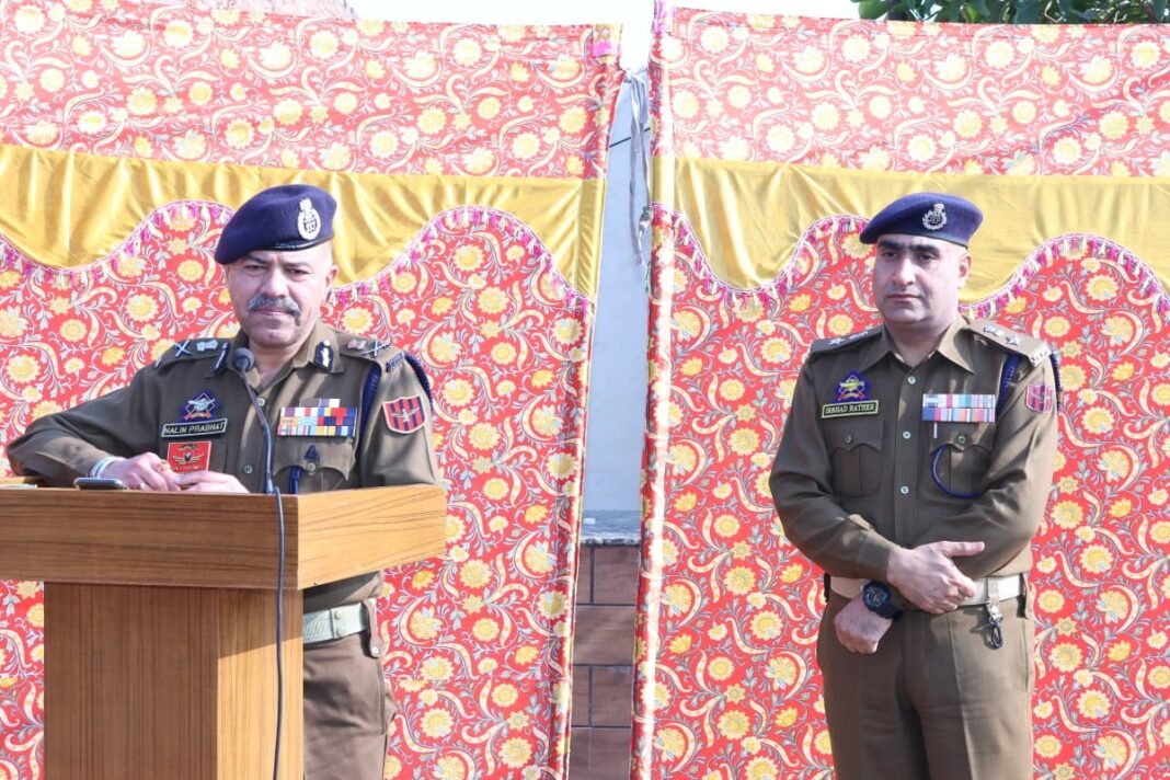DGP J&K Nalin Prabhat interacts with VDG members at R S Pura