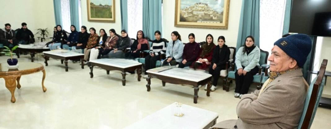 Lieutenant Governor flags off group of Youth from South Kashmir for Exposure Tour