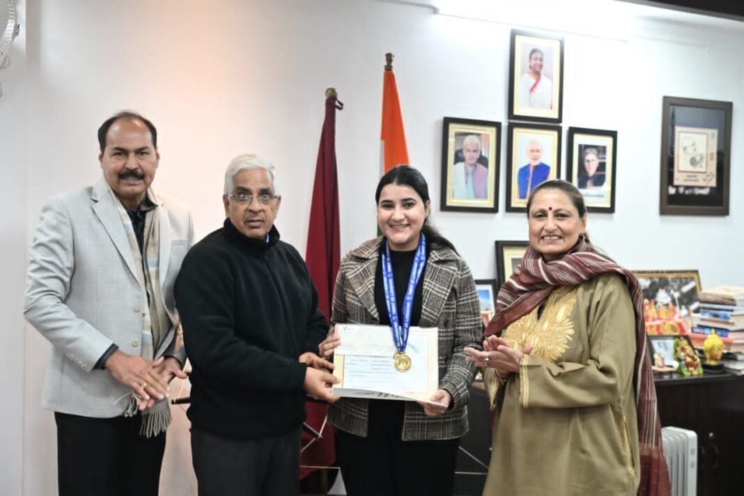 VC JU presents gold medals in special award ceremony