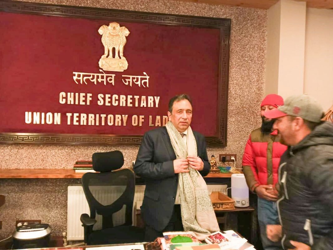 Revenue officials call on Chief Secretary, Ladakh