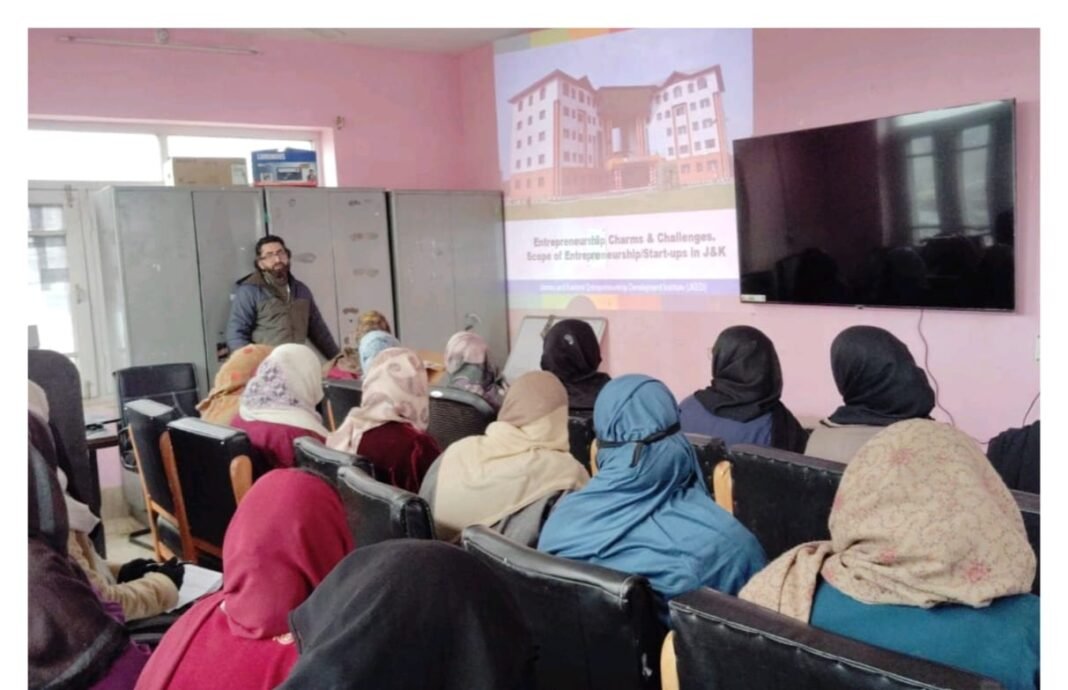 JKEDI Registers 22 Female Candidates for Management Development Programme in Bandipora
